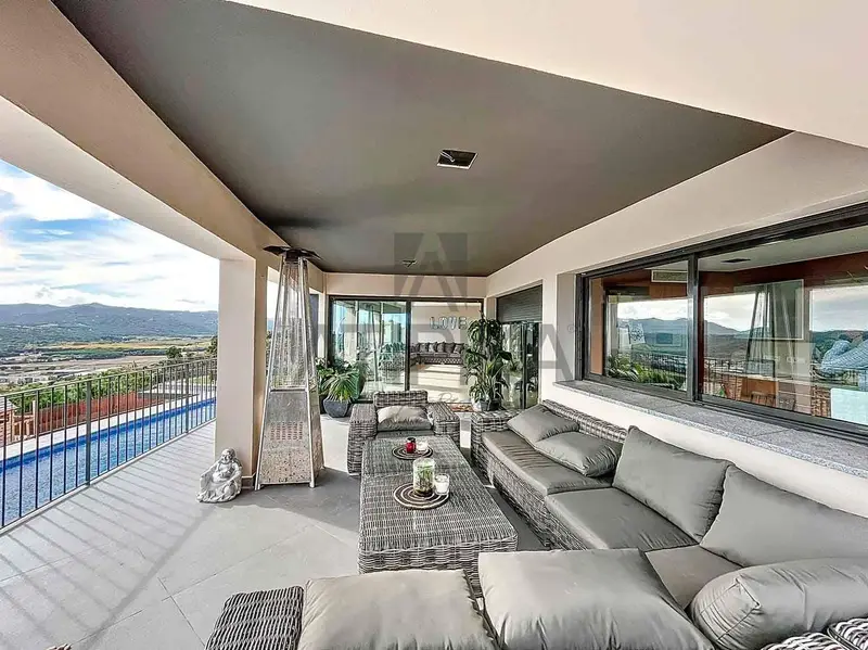 Chalet en Castell dAro con Vistas Panorámicas y Piscina Privada