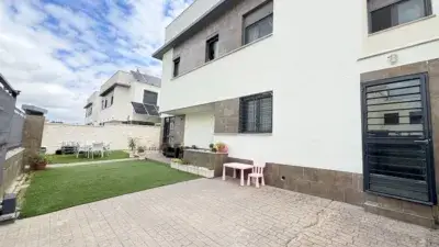 Chalet Pareado en Aljaraque con Piscina y Solarium