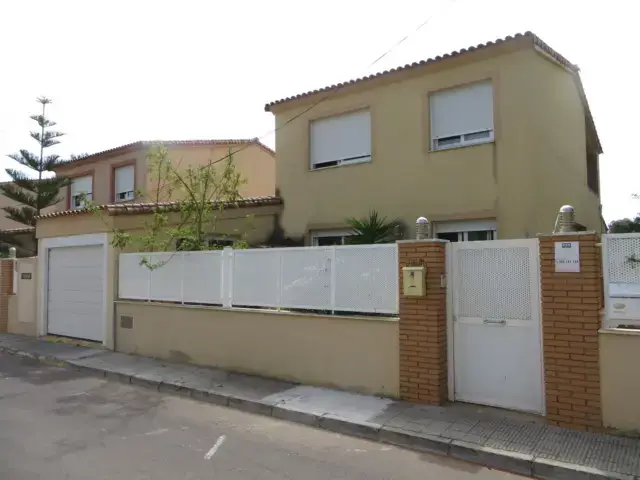 Chalet pareado en venta en Carrer del Río Túria