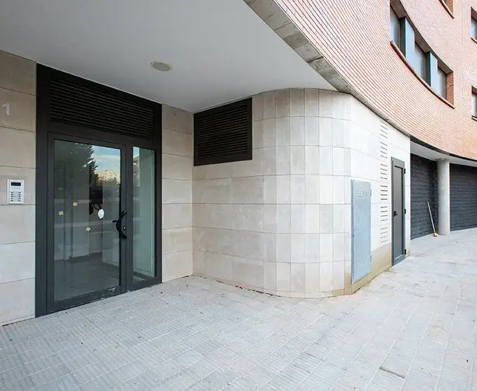 Garaje 268m2 3 habitaciones 2 baños Manresa