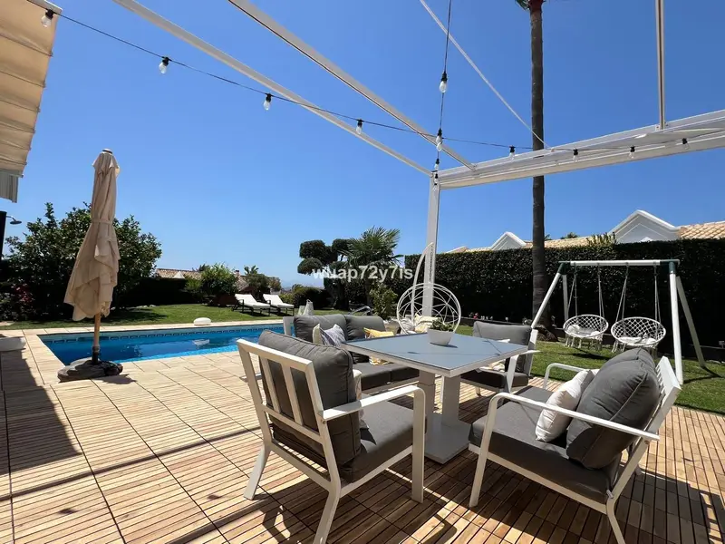 Casa-Villa de 4 Dormitorios en venta Istán, España