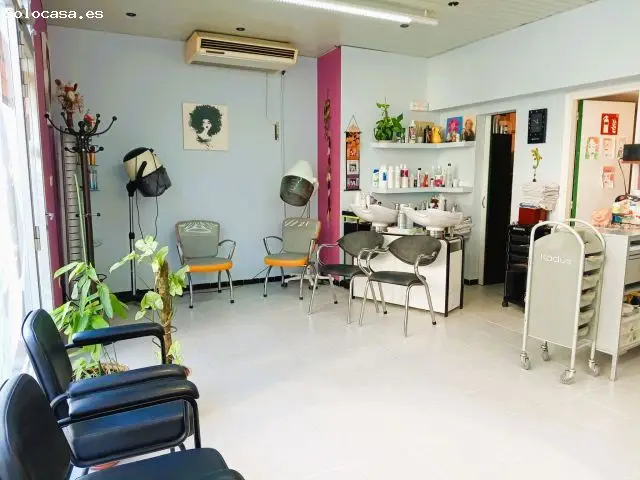Local Comercial en Venta Figueres Peluqueria Equipado