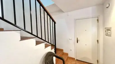 Casa Adosada en Venta con Jardin y Piscina Comunitaria