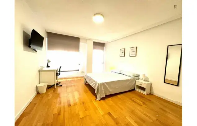 Rent 5 bedroom apartment in Alicante