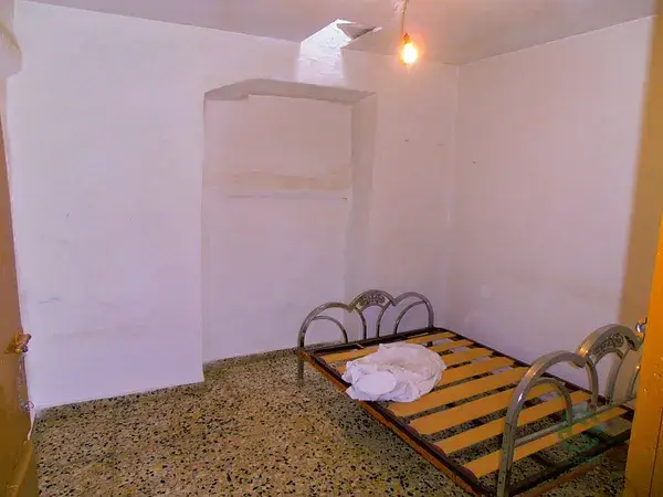 Casa de Campo para Reformar en Granada con Terreno