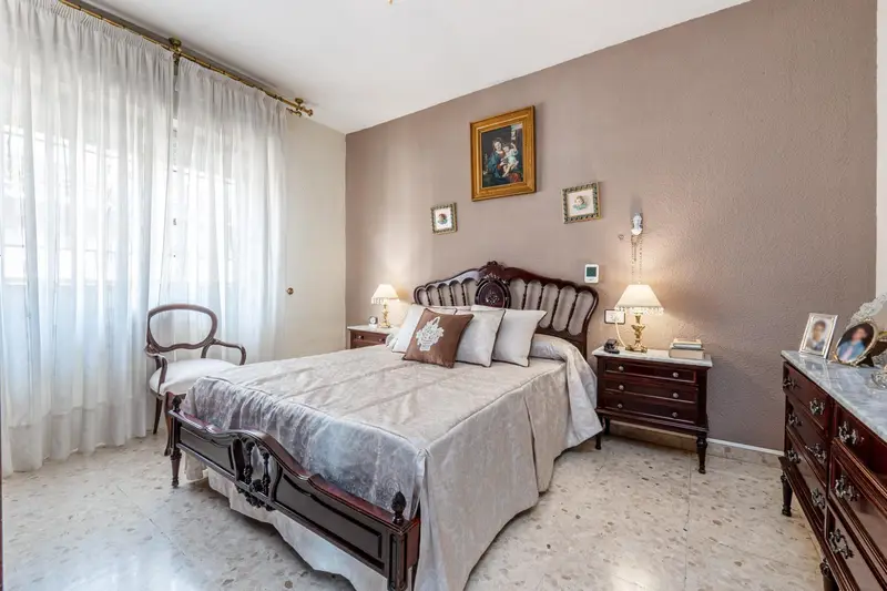 Venta Piso Centro Granada 5 Dormitorios Garaje Terraza