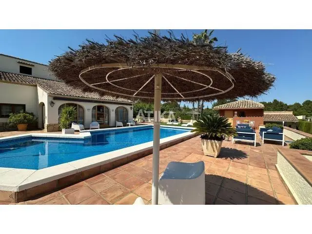 Chalet con Encanto en Ontinyent: Piscina, Jardin y Vistas