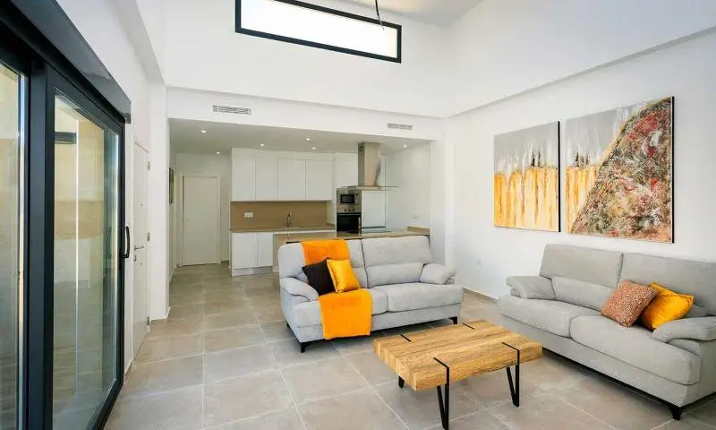 Villa en Daya Nueva con Piscina y Terraza - 3 Dormitorios