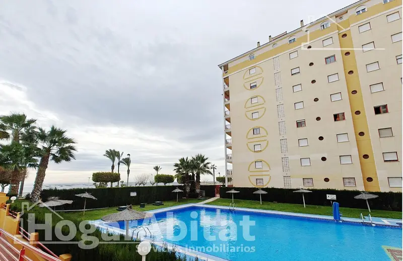 Piso en Villajoyosa con Piscina Terraza y Garaje Cerca de la Playa