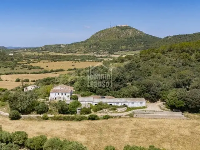 Finca Rustica con 4 Viviendas para Reformar en Menorca