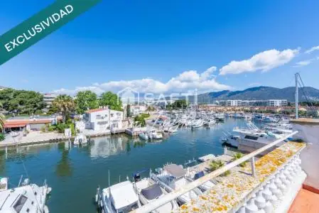 Casa en Canal con Amarre y Garaje en la Costa Brava