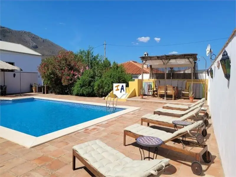 Villa de 4 Dormitorios en Loja Granada