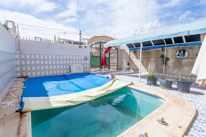 Venta Chalet Adosado Torrevieja Torretas con Piscina Privada