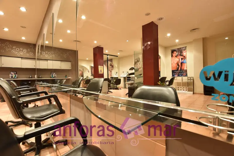 Local Comercial en Torredembarra: Peluqueria, Estetica y Mas