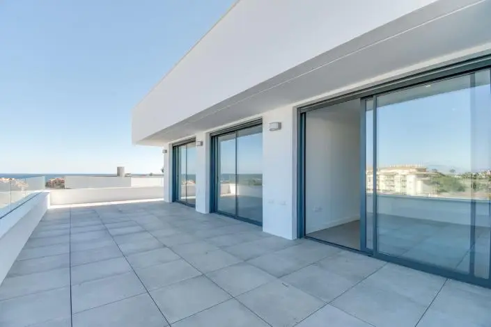 Villa de Lujo 4 Dormitorios en La Duquesa - Cerca de la Playa
