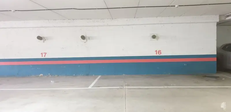 Garaje en Venta en Basauri con Ascensor y Trastero