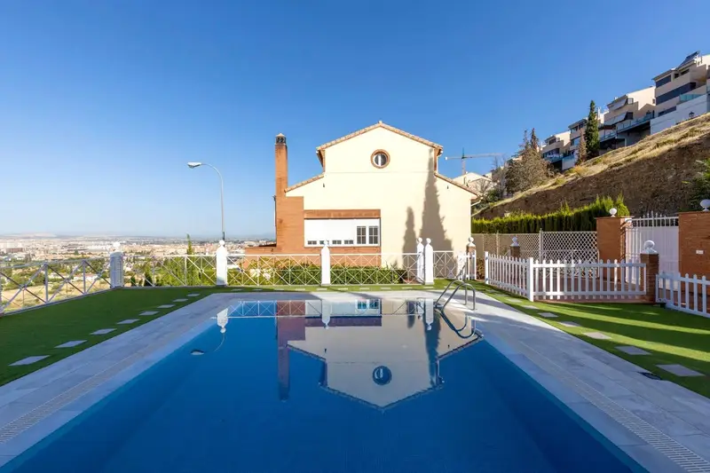 Adosado en Venta en Serrallo Granada con Vistas a Sierra Nevada