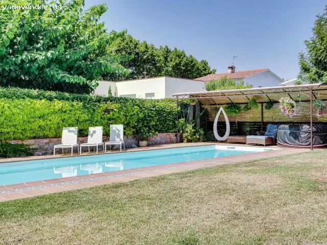 Villa de Lujo con Encanto Histórico en Argentona