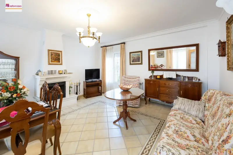 Chalet con Chimenea y Piscina en Nueva Otura