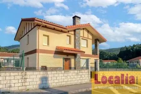 Chalet en Venta Castro Urdiales 4 Dormitorios Jardin Piscina