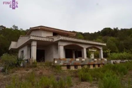 Casa en Vallromanes junto al Golf 432m2 con terreno de 13500m2