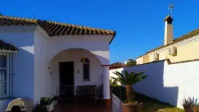 Chalet en Los Gallos con Piscina y Jardin
