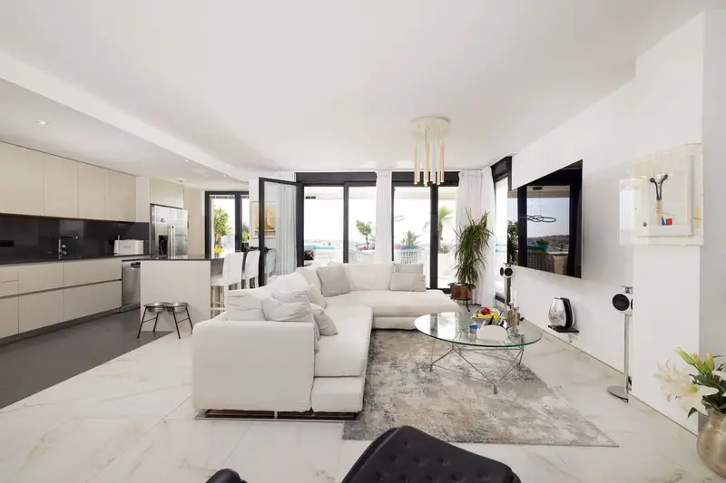 Ático de Lujo en Estepona Pueblo con Vistas Panorámicas