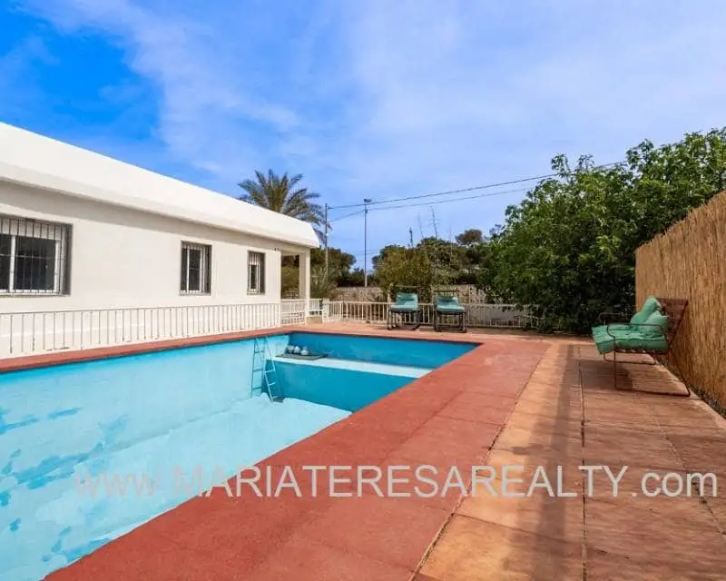 Chalet con Piscina y Jardin en Los Urrutias
