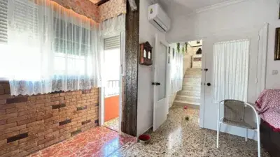Casa en Venta en Jerez Noreste: 259m2, Taller, Patio, Ideal para Negocios