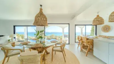 Villa de Lujo en Benalmádena - Vistas al Mar y Piscina Climatizada