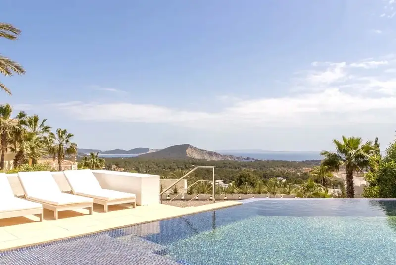 Villa de Lujo en Ibiza con Vistas al Mar 5 Dormitorios y Piscina