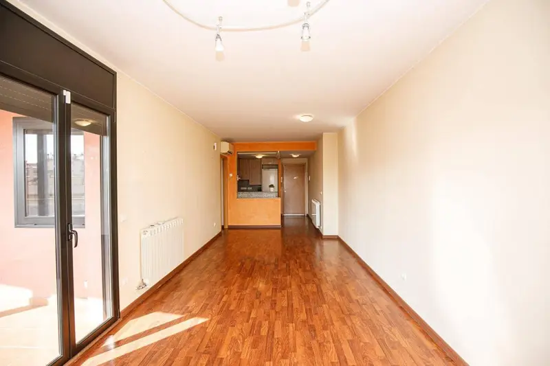 Piso en venta en Figueres:  Elegante y acogedor, listo para entrar a vivir