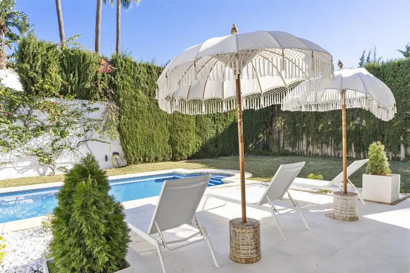 Chalet en venta Mijas Costa 4 dormitorios renovado con piscina