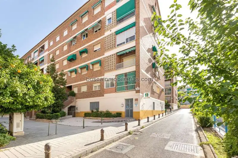 Apartamento en venta Granada: Luminoso y espacioso junto al hospital