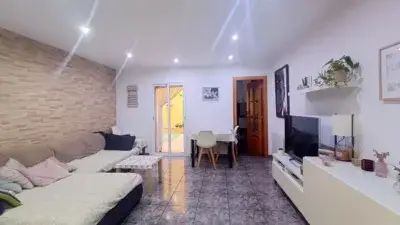 Piso en venta Molins de Rei 93m2 3 habitaciones patio 26m2
