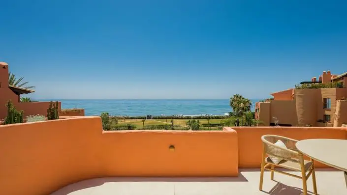 Atico 4 Dormitorios Primera Linea Playa Los Monteros Marbella