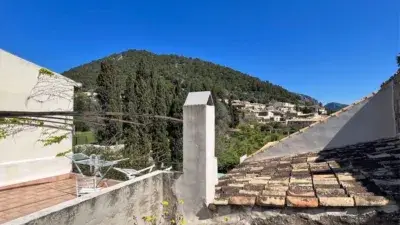 Casa en Venta en Alaró: Amplia Casa Familiar con Vistas a la Sierra