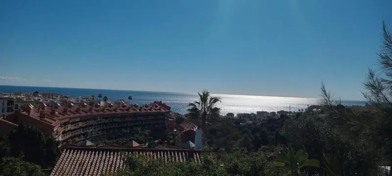 Villa con Vistas al Mar en Fuengirola - Oportunidad de Inversion