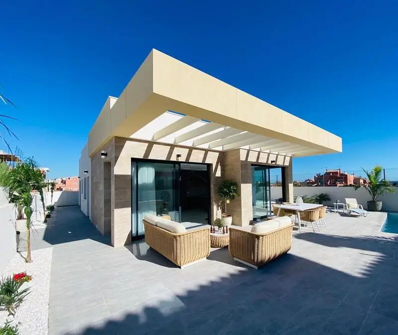 Villa en Los Montesinos 3 dormitorios 2 baños Piscina Privada