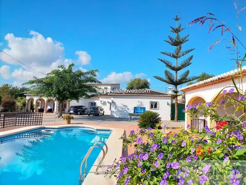 Chalet en venta en Jávea 5 dormitorios 3 baños piscina