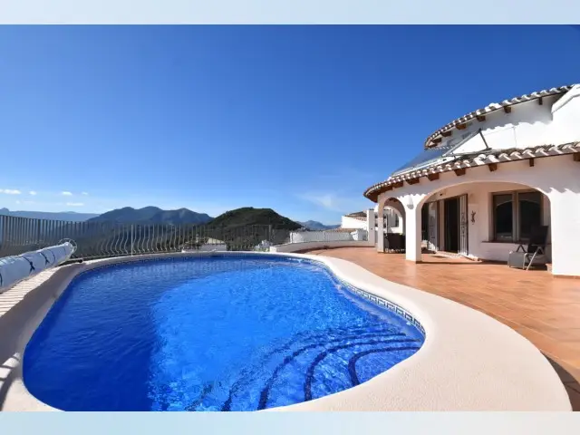 Casa Villa 4 Dormitorios Piscina Garaje Vistas