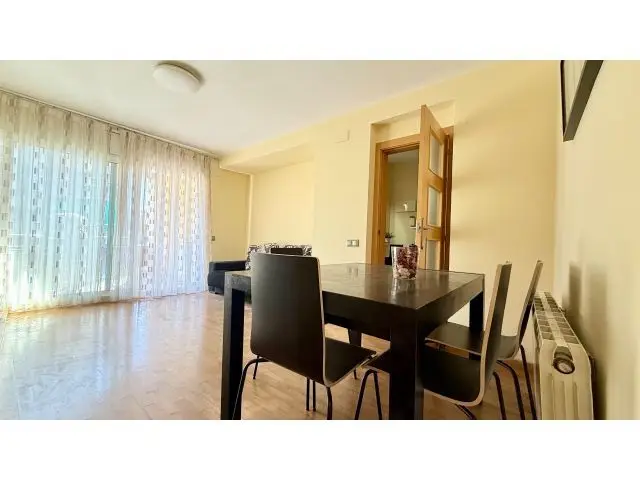 Piso en Venta Castelldefels 4 Dormitorios 2 Baños Reformado