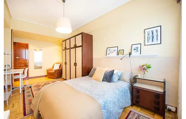 Rent a room of 90 m² in Bilbao