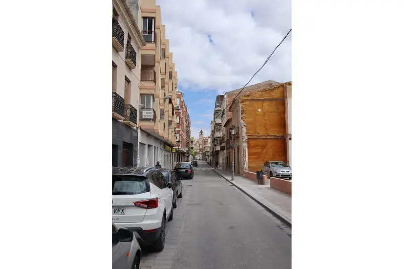 Apartamento 6 Cuartos en Pinoso Centro: Oportunidad de Inversion