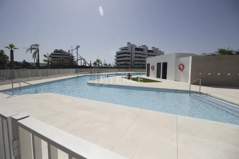 Atico en Torremolinos cerca de la playa con piscina y aparcamiento
