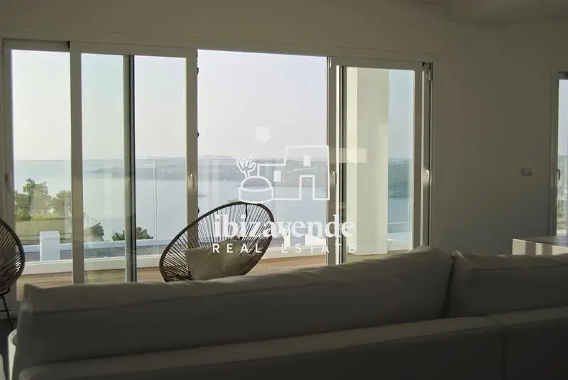 4 Dormitorios Villa de Lujo en Cala Moli con Vistas al Mar