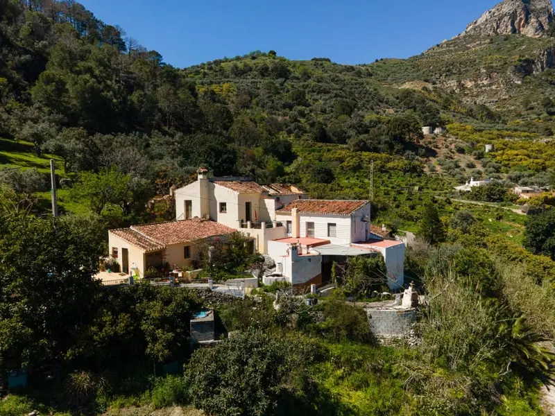 Cortijo con Terreno en La Herradura Almunecar