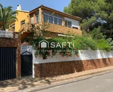 Chalet con Piscina Privada en Montes del Palancia 6 Dormitorios