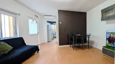Casa Moderna en Fuentes de Ebro con Terraza
