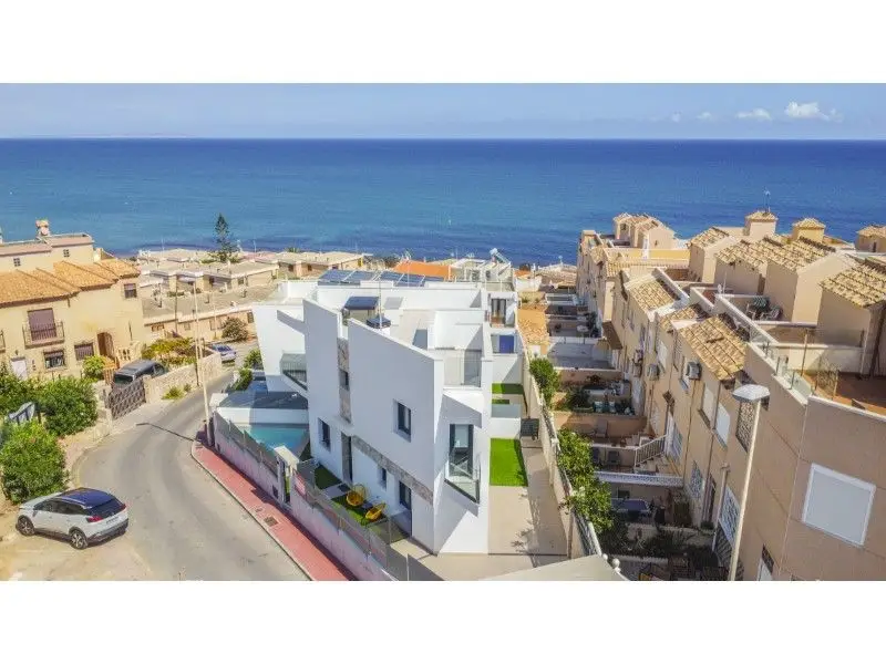 Venta Chalet con Terraza y Piscina en Parroquia de la Matanza